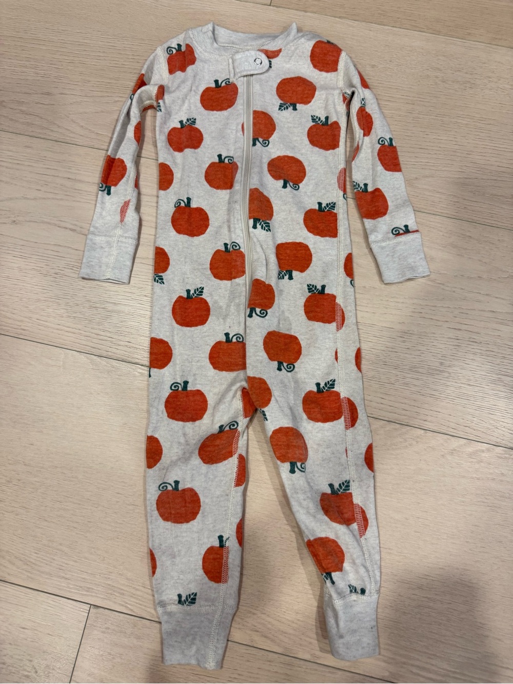 Hanna Andersson Cream One-Piece Footie Pajamas with Orange Pumpkin Print | 2T